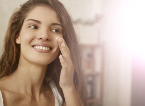 Doprajte svojej pokožke luxusnú starostlivosť. Omladenie pleti s diamantovou mikrodermabráziou.