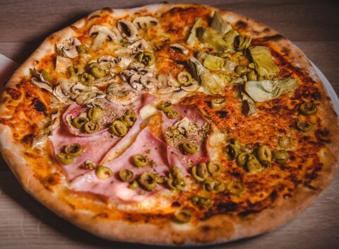 Akcia 1+1€ na pizze v Ristorante pizzeria Bella Italia, Dubnica nad Váhom.