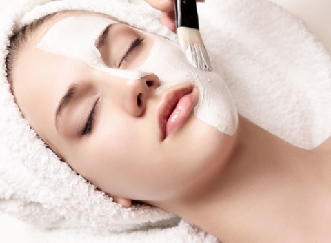 Vyberte si z 3 kozmetických ošetrení - regenerácia, aknózna pleť a liftingové ošetrenie.