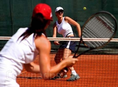 Prenájom tenisového kurtu za kúpaliskom Matador či tréning s trénerom.