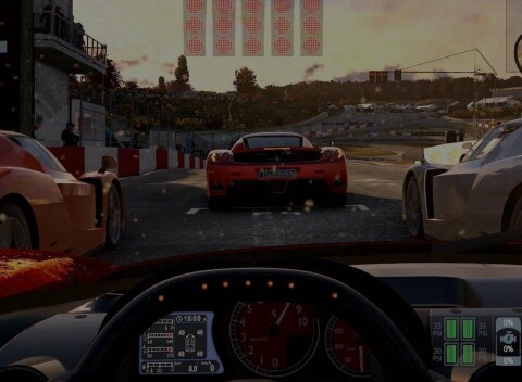 Herný simulátor s preťažením až 2G - závody áut alebo horská dráha.