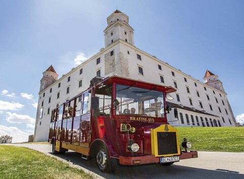 Hradný alebo Panoramatický okruh na Prešporáčiku, ktorý vás prevedie najkrajšími miestami hlavného mesta.