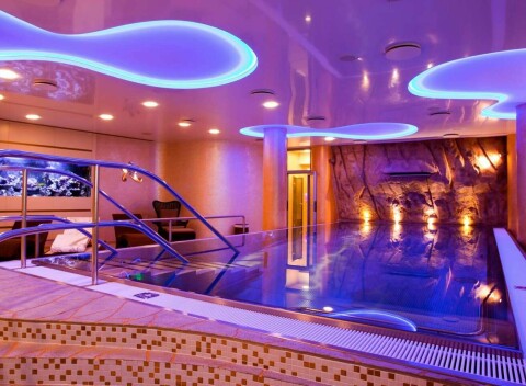 Hotel Ambiente**** v centre Karlových Varov s polpenziou, neobmedzeným wellness a procedúrou.