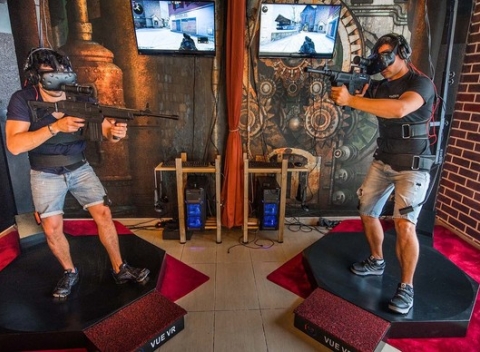 Virtuálna realita s reálnym pohybom pre 1 až 9 ľudí vo VR Matrix café.