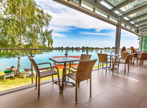 Relax pri Slnečných jazerách v TP HOTELI DRUŽBA*** s polpenziou a možnosťou kúpania, paddleboardingu či bicyklovania.