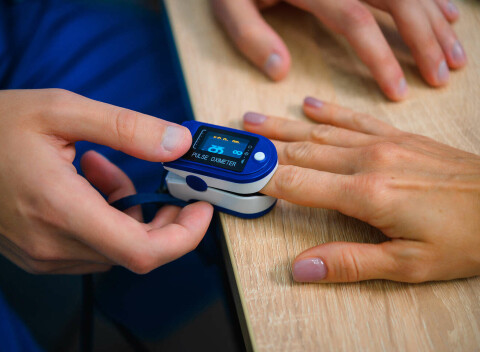 Pulzný oxymeter + šnúrka na zápästie zdarma, pre všetkých, ktorí sa starajú o svoje zdravie