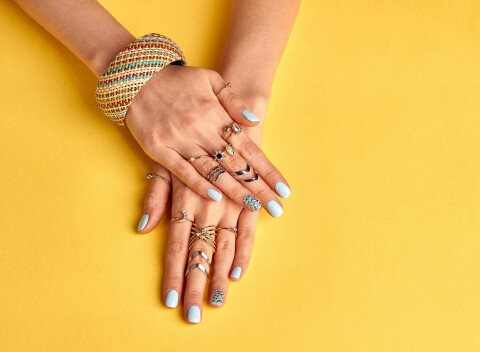 Upravené nechty bez námahy - manikúra, gél lak, gélové či akrylové nechty v Shopping Park Korzo.