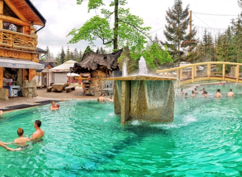 Celodenný vstup na termálne kúpalisko Goracy Potok pre jednotlivcov aj rodiny.