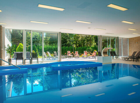 Letný relax v Hoteli Park**** Piešťany s polpenziou, neobmedzeným kúpaním, wellness a procedúrami.