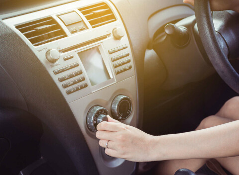 Profesionálne čistenie klimatizácie ultrazvukom a dezinfekcia interiéru automobilu ozónom.