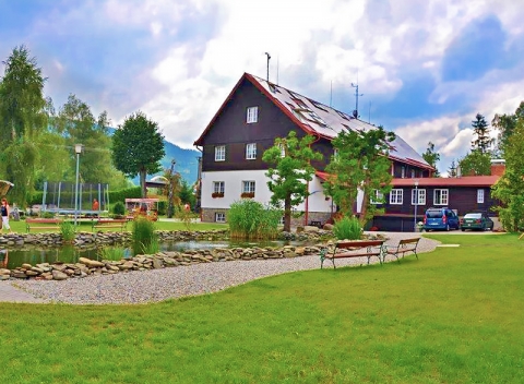 Skvelý relax v Beskydách v 3* rezorte s polpenziou + bazén so slanou vodou a sauna.