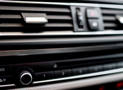 Kompletný servis klimatizácie a dezinfekcia auta ozónom. Vyhnite sa davu v servisoch pred sezónou.