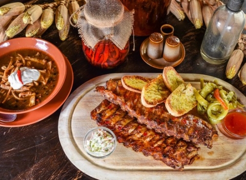 Bravčové rebierka v pikantnej marináde alebo mexická polievka v známom Hacienda Bare.