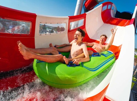 TOP SEZÓNA: Vstup do AQUALANDU Moravia blízko Bratislavy so 16 bazénmi a 28 toboganmi.