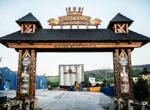 Nestville Park. Prehliadka expozície Nestville Distillery - vstup junior pre deti do 15 r. a dospelý.