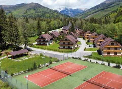 Rodinný penzión a reštaurácia Kúria na Táloch vám ponúka ubytovanie s rôznymi možnosťami na vyžitie.