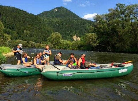 Zaži najlepší rodinný rafting na dolnom Liptove. Zdolaj Váh v raftovom člne so skúseným inštruktorom.