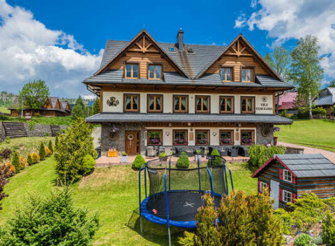 Relax s raňajkami vo Vile Panorama - len 2 km pešo od Chodníka korunami stromov.