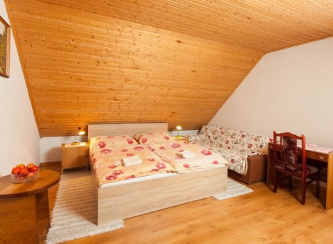 Domček v prekrásnom prostredí Oravy s výhľadom na Západné Tatry a polpenziou.