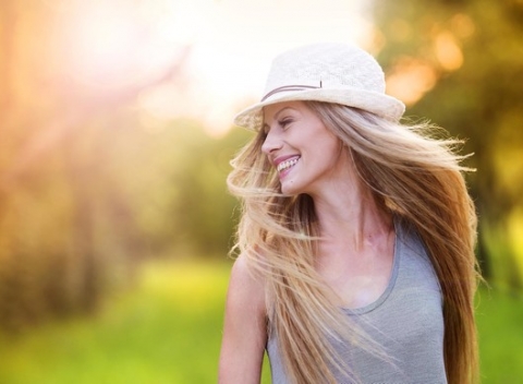 Vlasy bez rozštiepených končekov vďaka prístroju Split-Ender PRO a regeneračnej maske Oro Therapy.