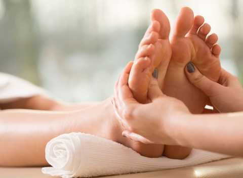 Reflexná masáž chodidiel a bankovanie v ReaCentre. Zbaví vás stresu a zmierni bolesť.