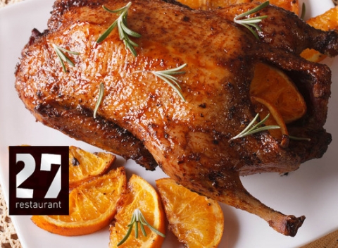 Vychutnajte si domáce chrumkavé kačacie hody pre 4 osoby v ružinovskej Restaurant 27.