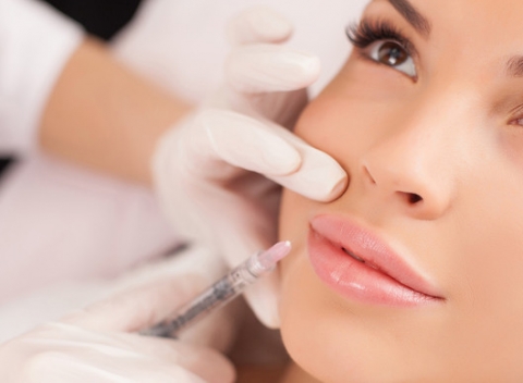 Zastavte čas vďaka botulotoxínu či kyseline hyalurónovej v štúdiu Cosmed.