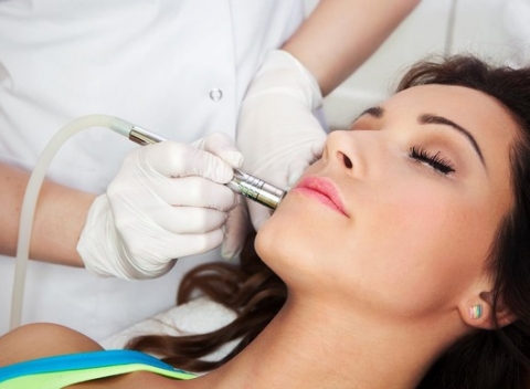 Dokonale hladká pleť vďaka frakčnému laseru. Výsledky už po prvom ošetrení.