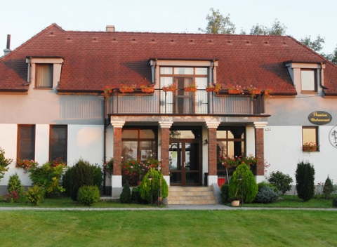 Útulný wellness penzión s výhľadom na jazero pre 2 osoby s polpenziou a neobmedzeným wellness.