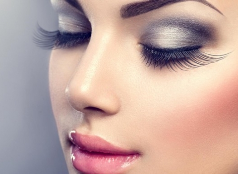 Zmeňte nevýrazný a nezaujímavý pohľad na zvodný a neodolateľný s 3D mihalnicami.