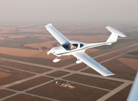 Akrobacia vo vzduchu pre všetkých adrenalínových nadšencov na letisku v Trenčíne.