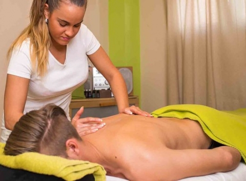 Profesionálne masáže v pohodlí vášho domova – klasické, športové aj lymfomasáže.