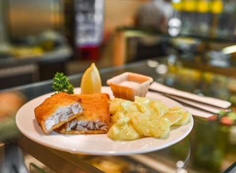 Nechajte sa zlákať chuťou stredomorskej kuchyne. Vyprážaná aljašská treska v 4 nákupných centrách.