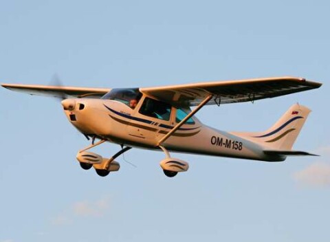 Klasický let športovým lietadlom s možnosťou pilotovania.