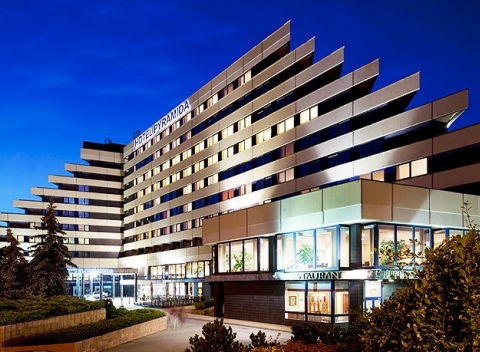 Orea Hotel Pyramida **** v pešej dostupnosti pražských pamiatok, s wellness a raňajkami.