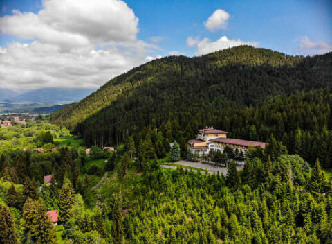 Dovolenka v krásnom a tichom horskom prostredí Jánskej doliny s procedúrami a polpenziou v hoteli AVENA RELAX HOTEL***.