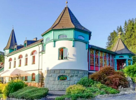 Beskydy: Hotel Zlatý Orel Ostravice **** s raňajkami a privátnym wellness s bazénom, saunou a jaskyňou.