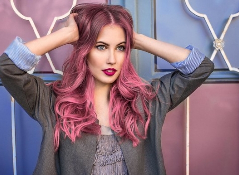 Farbenie, strih a regeneračná maska pre vaše vlasy v útulnom salóne Crazy Beauty.