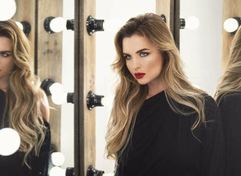 Štýlový strih alebo špeciálny ombré melír v salóne Hellen.