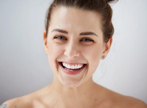 Čistenie pleti ultrazvukom, rádiofrekvencia, mikrodermabrázia a chemický peeling.