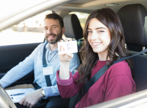 Kurz na vodičský preukaz skupiny B so zľavou – pre 2 osoby ešte výhodnejšie.