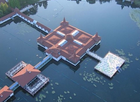 Nekonečný relax v maďarskom Hévíze s ubytovaním v Hoteli Club Főnix.