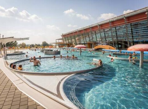 Vstupy do Aqualandu Moravia len kúsok od Bratislavy, kde je leto celý rok.