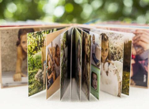 Kvalitná fotokniha z vašich obľúbených fotografií s 24 až 104 stranami.