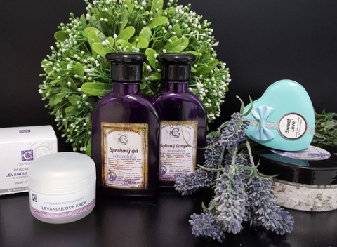 Luxusné kazety prírodnej kozmetiky Hallen Mollen. Ručne vyrábaná z liečivých bylín.