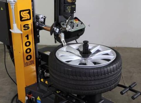 Šetrné prezutie bez rizika poškodenia pneumatiky na novom automate - robotickom stroji S1000 Evoluzione.