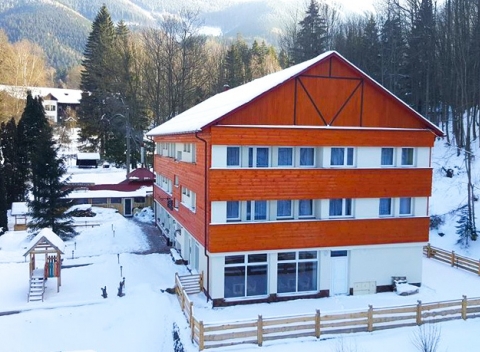 Jedinečný pokoj a pohoda v kúpeľnej osade uprostred Nízkych Tatier v penzióne Svätopluk.