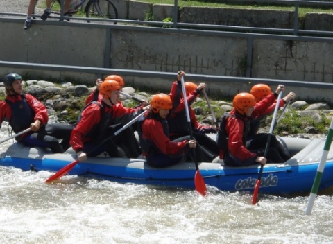 Zdolajte na rafte kanál víťazov či si užite pokojný splav rieky Váh + fotky a videozáznam ako bonus.