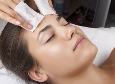 Hydratačné a vyživujúce ošetrenia pre krásnu a zdravú pleť v Regeneračnom centre CM.