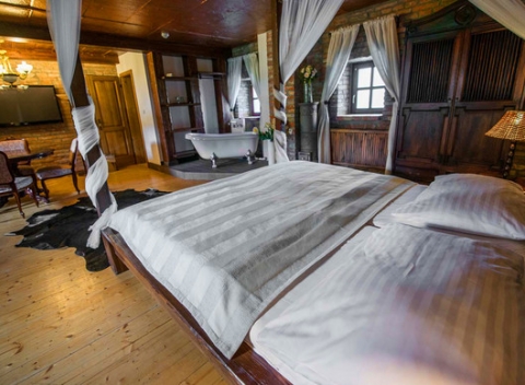 Romantika pre dvoch v atmosfére Vínneho domu Chateau Krakovany pri Piešťanoch s vínom ako darček.